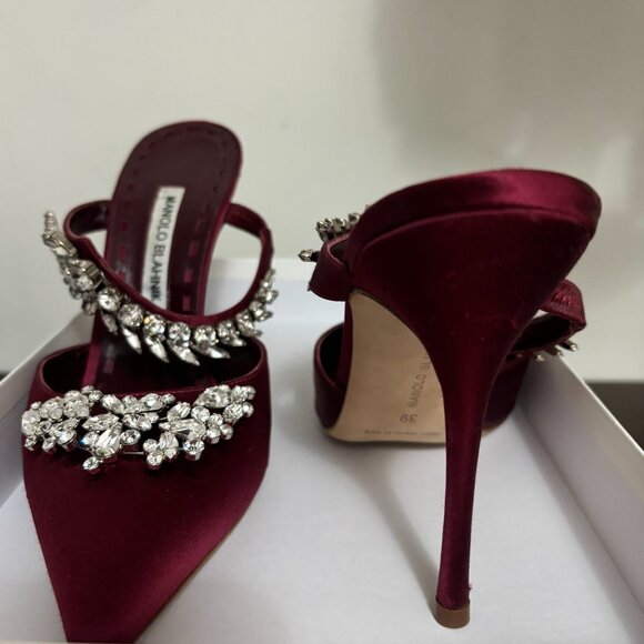 (Sold elsewhere) Manolo Blahnik Lurum in Burgundy Satin - Picture 3 of 6